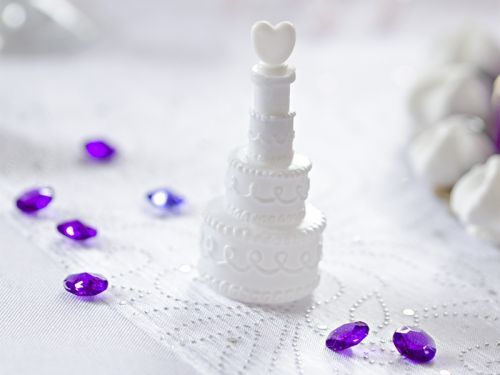 PartyDeco Bublifuk v tvare svadobnej torty