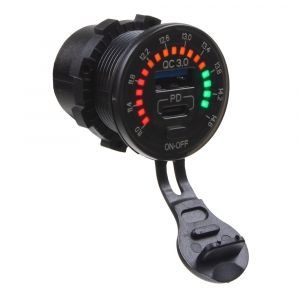 USB nabíjačka 12V s voltmetrom - USB QC3.0 + USB-C / voltmeter s color analógovou indikáciou