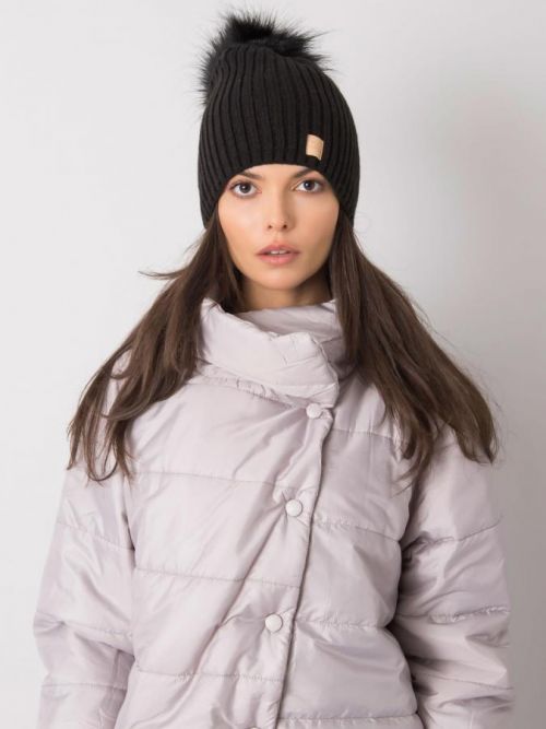 Čierna čiapka s bambulou jedna velikost