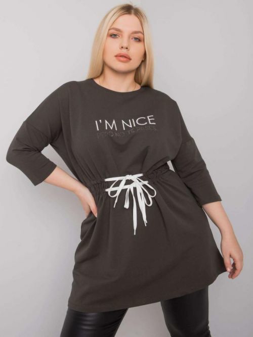 Tmavo khaki plus size tunika s nápisom jedna velikost