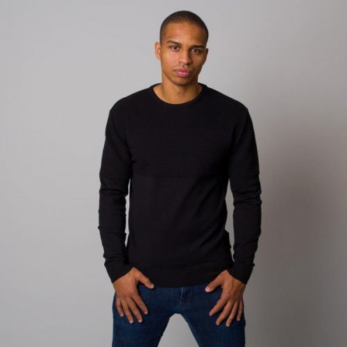 Moderný pánsky sveter čierny 13083