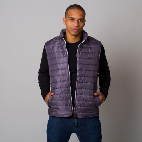 Pánska prešívaná vesta antracitovej farby s lesklým povrchom 13116