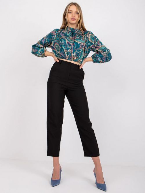 Niebieskie jeansy o kroju slim