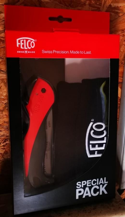 Pílka FELCO 600 + zimná čiapka (darčekový set)