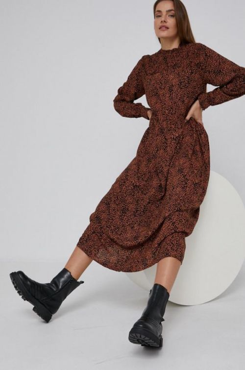 Šaty Answear Lab hnedá farba, midi, oversize