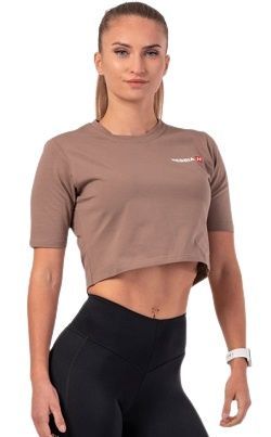 Nebbia minimalist logo nebbia crop top 600 hnedý