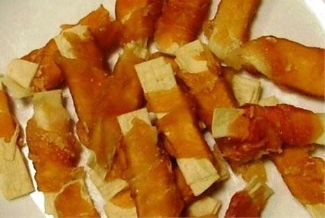 Pamlsok Salač Prúžok z tresky obalený kuracím mäsom mini 100 g