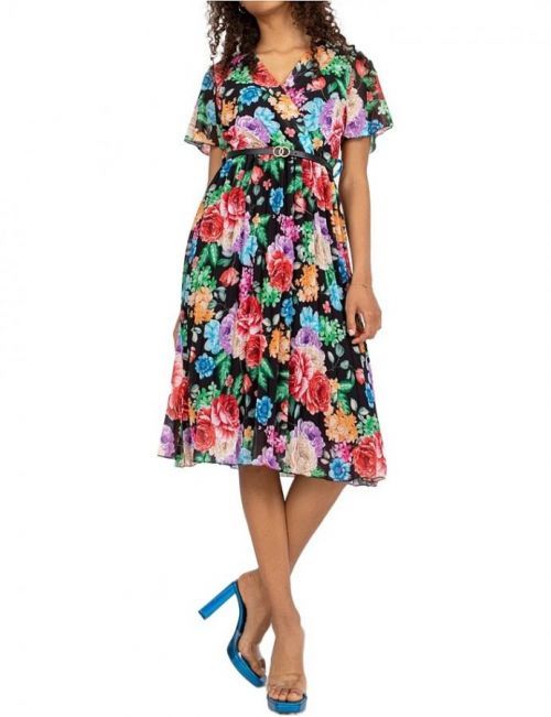 čierne plisované šaty s kvetmi