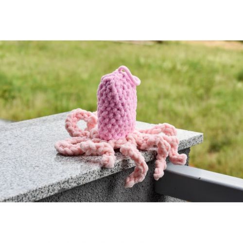 DR Handmade háčkovaný prívesok na kočiar - ružový