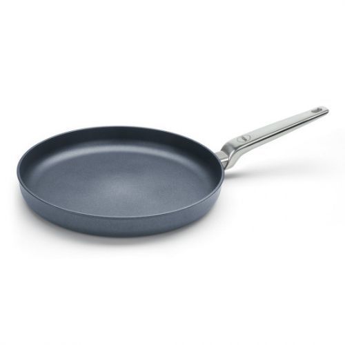 Titánová panvica O 32 cm s rukoväťou z nehrdzavejúcej ocele Diamond Lite PRO WOLL