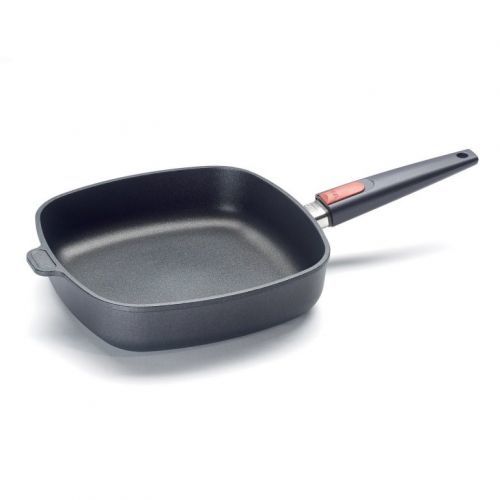 Titánová panvica 28 x 28 cm s odnímateľnou rukoväťou Titanium Nowo WOLL