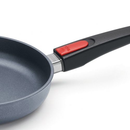 Titánová panvica Ø 20 cm s odnímateľnou rukoväťou Titanium Nowo WOLL