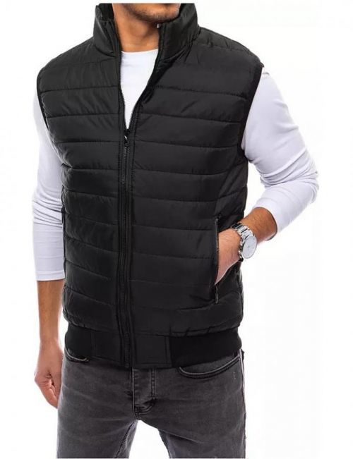 čierna prešívaná vesta