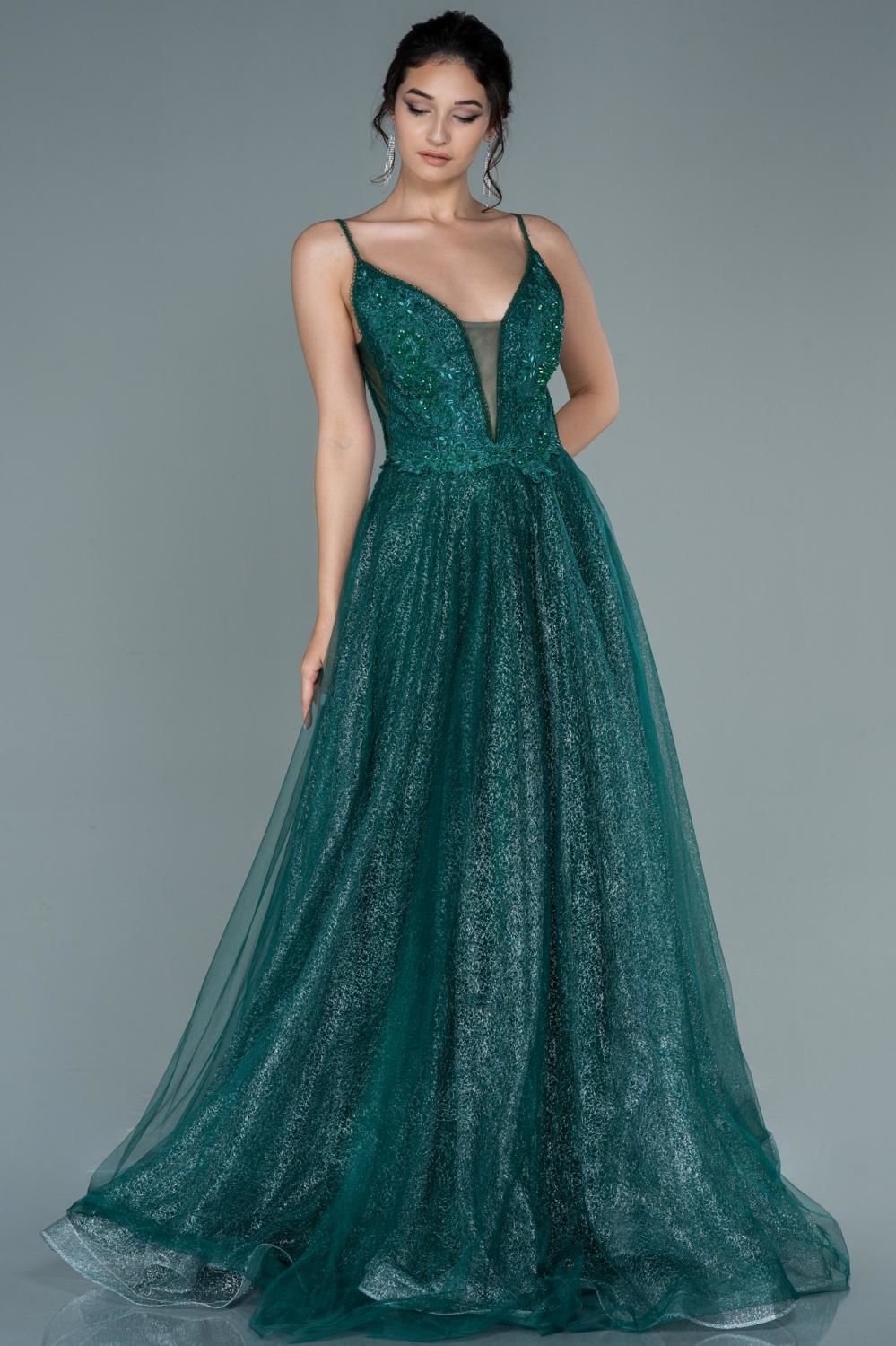 Zelené tylové šaty s korálikmi Veľkosť: S