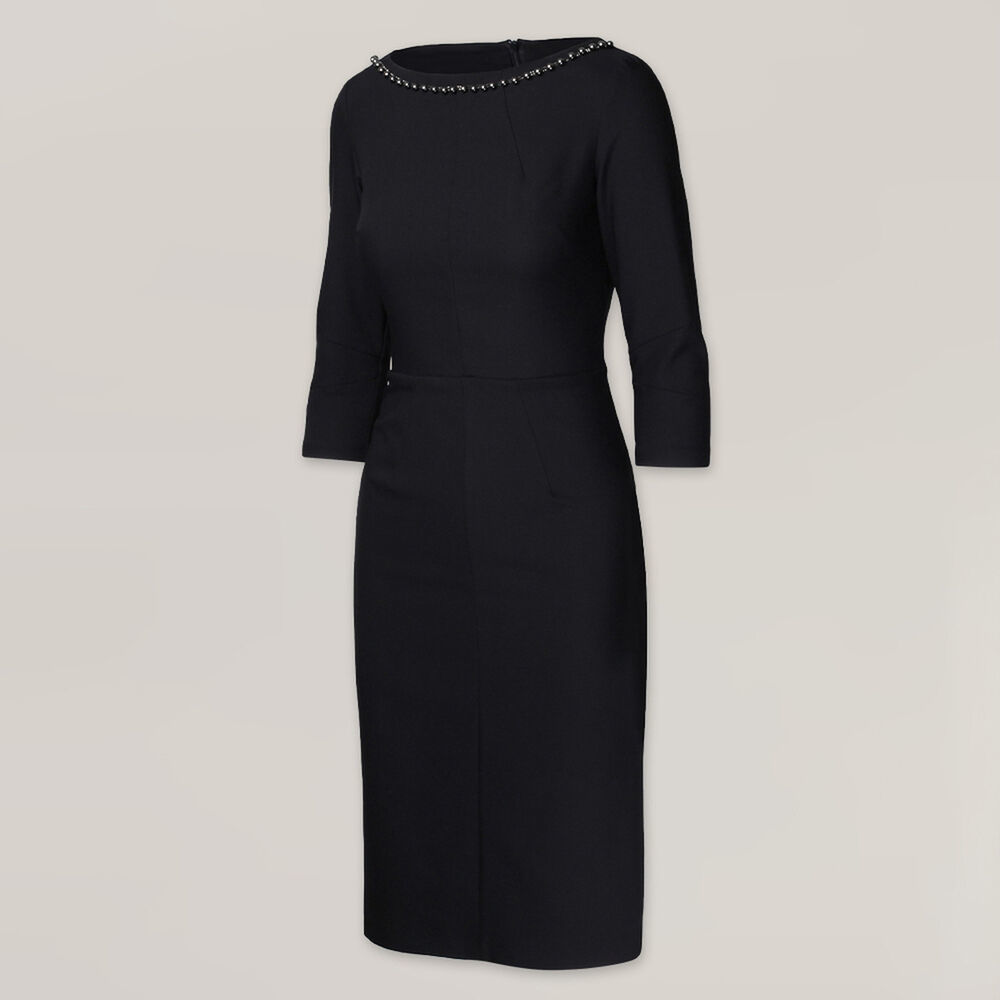 Elegantné priliehavé šaty čiernej farby s hladkým vzorom a strieborným lemovaním 14840