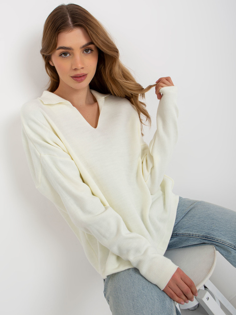 Ecru smooth oversize sweater with a collar