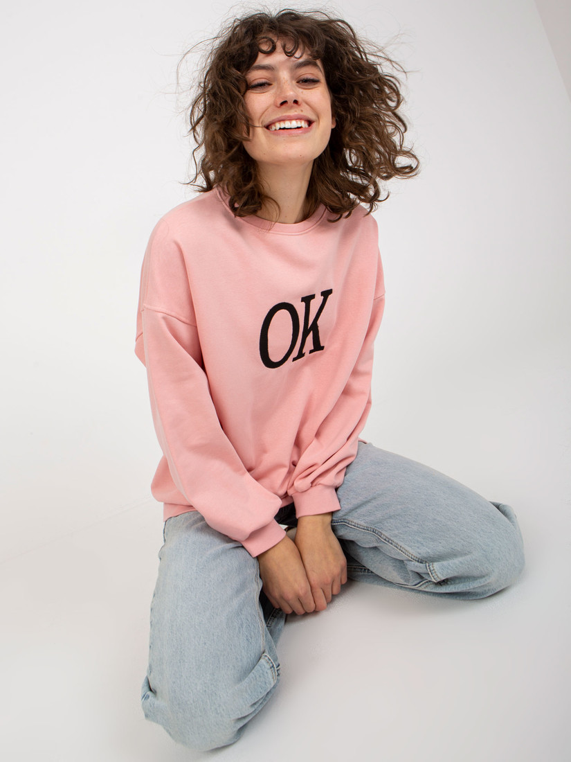 Light pink loose sweatshirt without a hood with an inscription