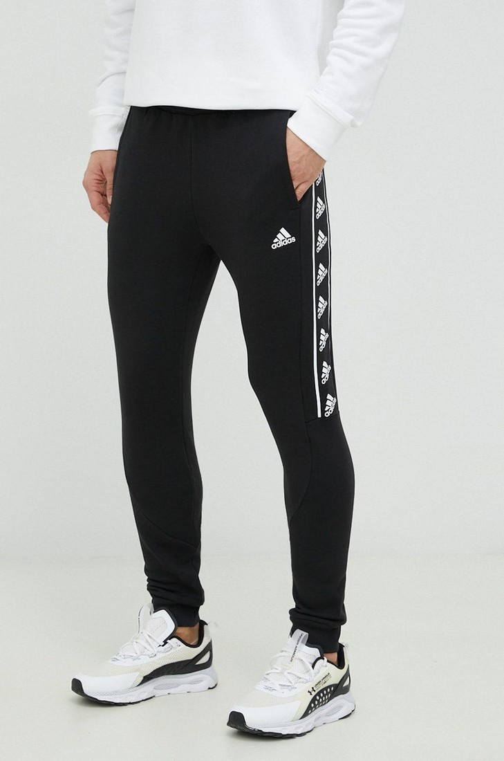 Bavlnené tepláky adidas pánske, čierna farba, s potlačou