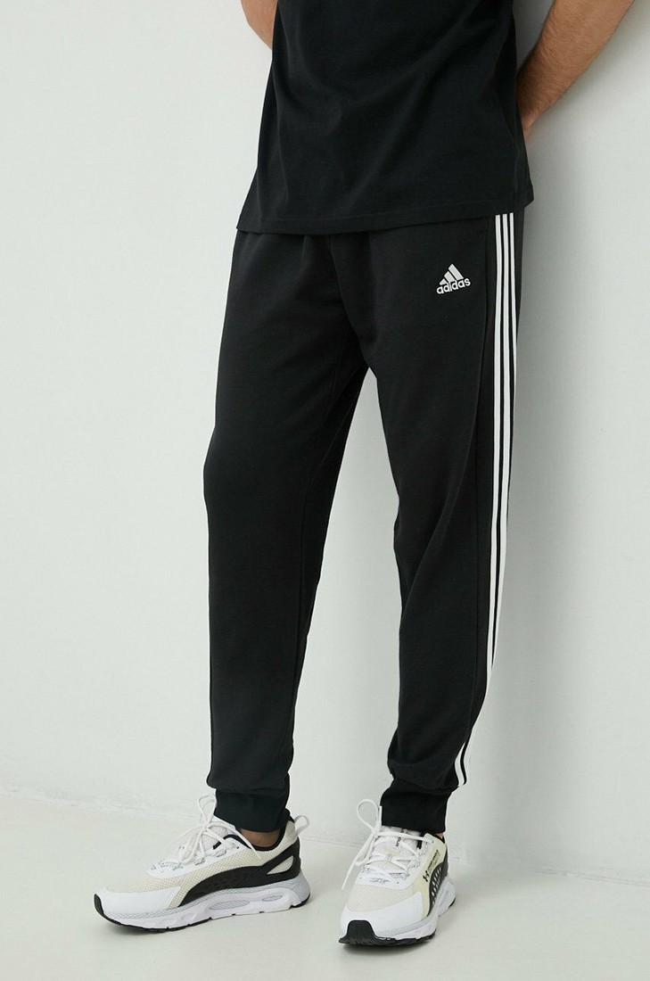 Bavlnené tepláky adidas Pánske, čierna farba, s nášivkou