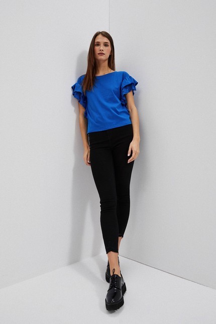 Skinny jeans with scuffed legs