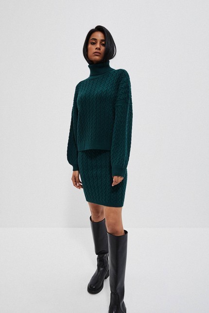 Skirt knitted with a cable