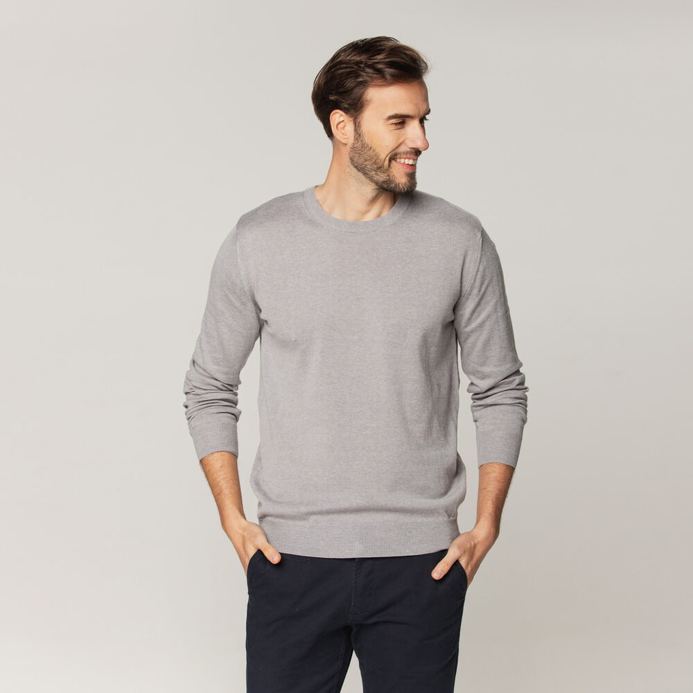 Pánsky sveter svetlosivej farby s hladkým vzorom 15201