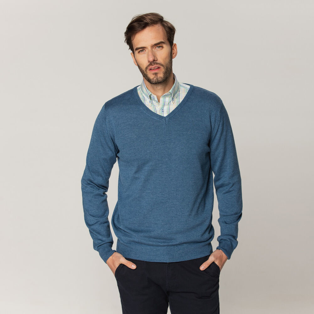 Pánsky sveter v modrej farbe s hladkým vzorom 15204