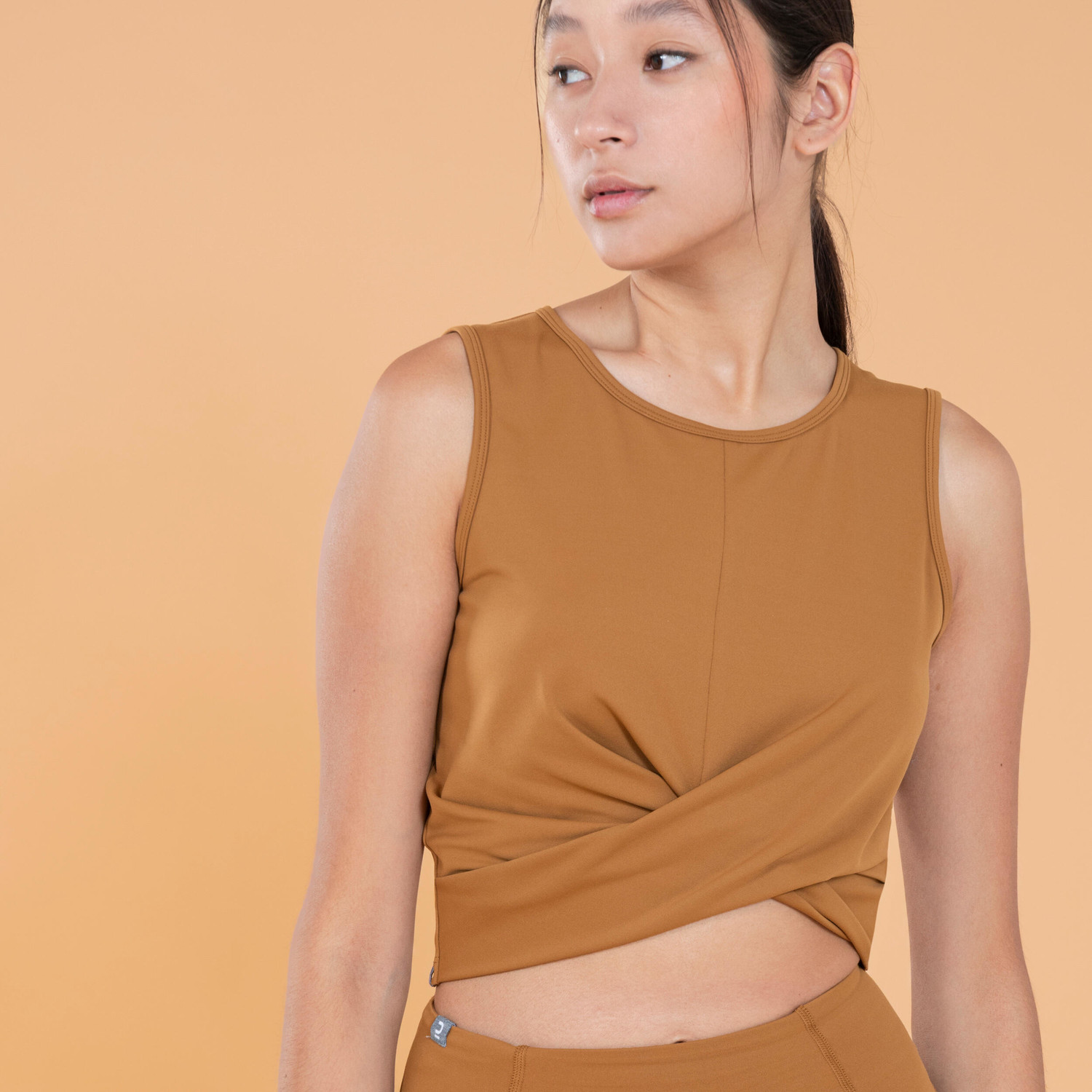 Dámsky crop top na jogu Premium hnedý