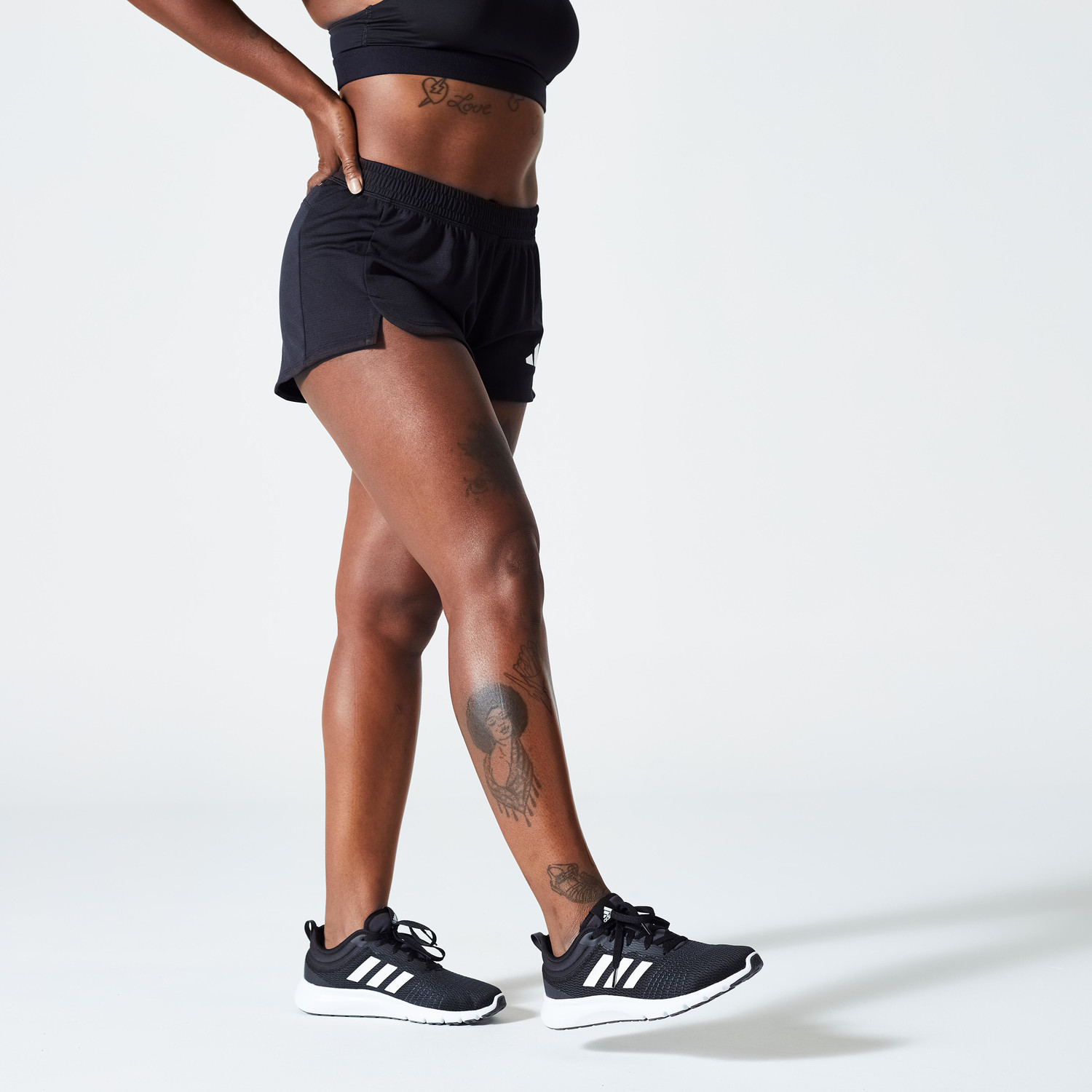 Dámske šortky na fitness a kardio čierne