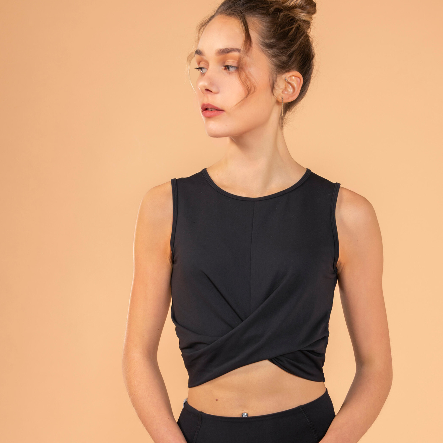 Dámsky crop top na jogu Premium čierny