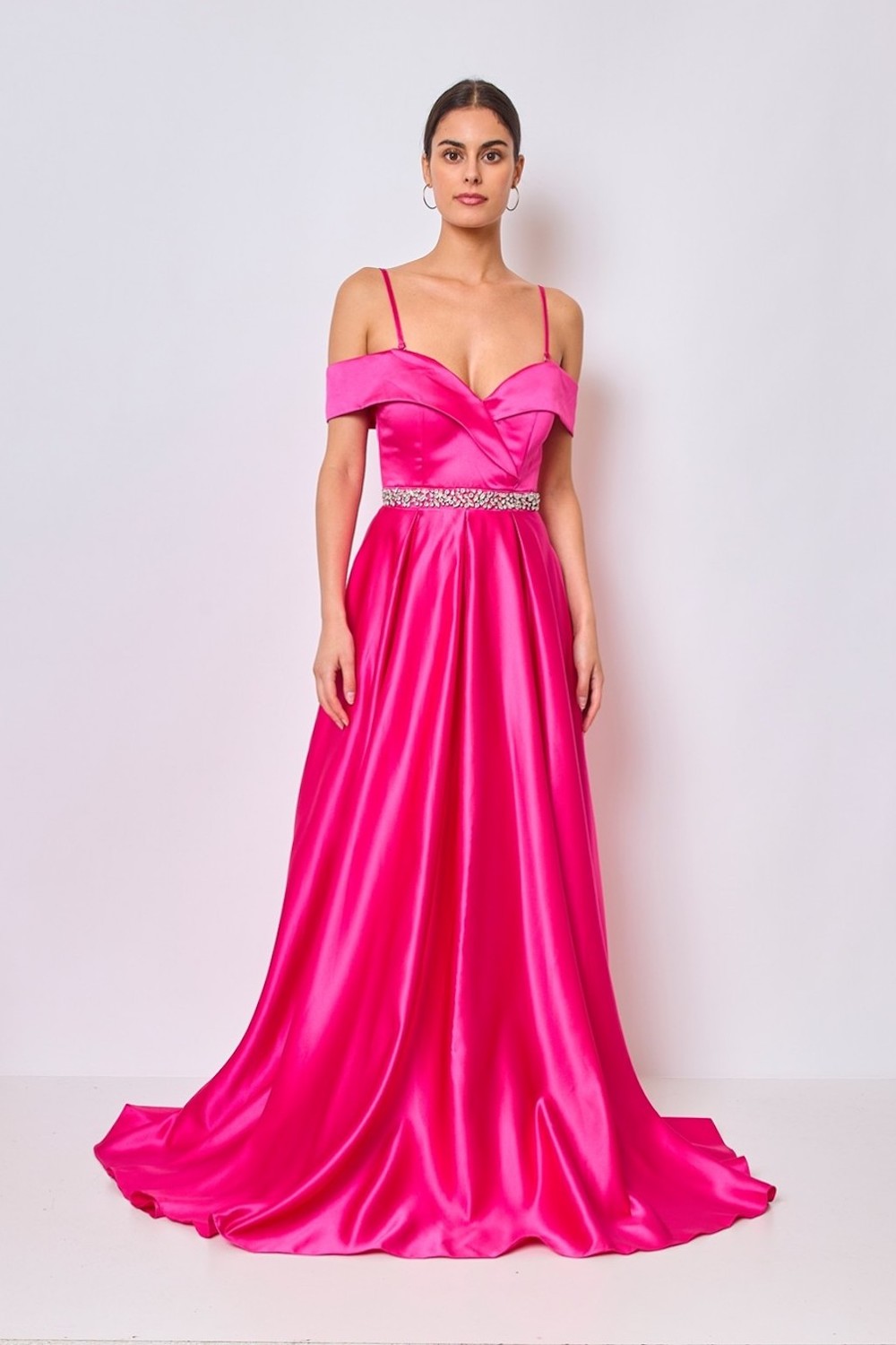 Cyklaménové lesklé šaty s kamienkami Veľkosť: S