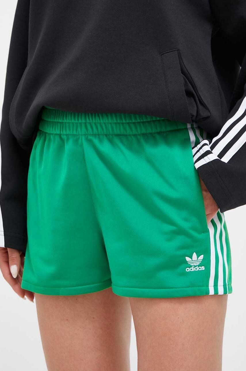 Šortky adidas Originals dámske, zelená farba, s nášivkou, vysoký pás