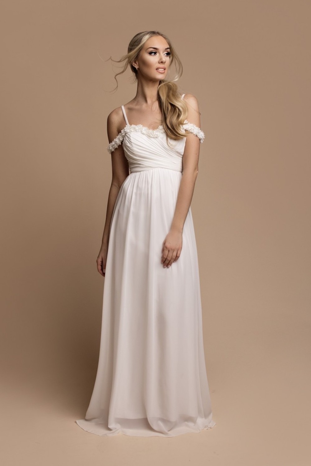 Biele šifónové šaty s kvetinovými ramienkami Veľkosť: M