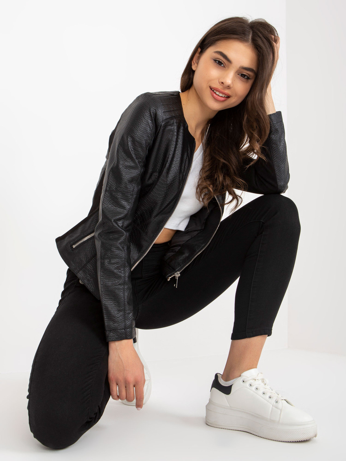 NM KR DA 0526 bunda.55 čierna S