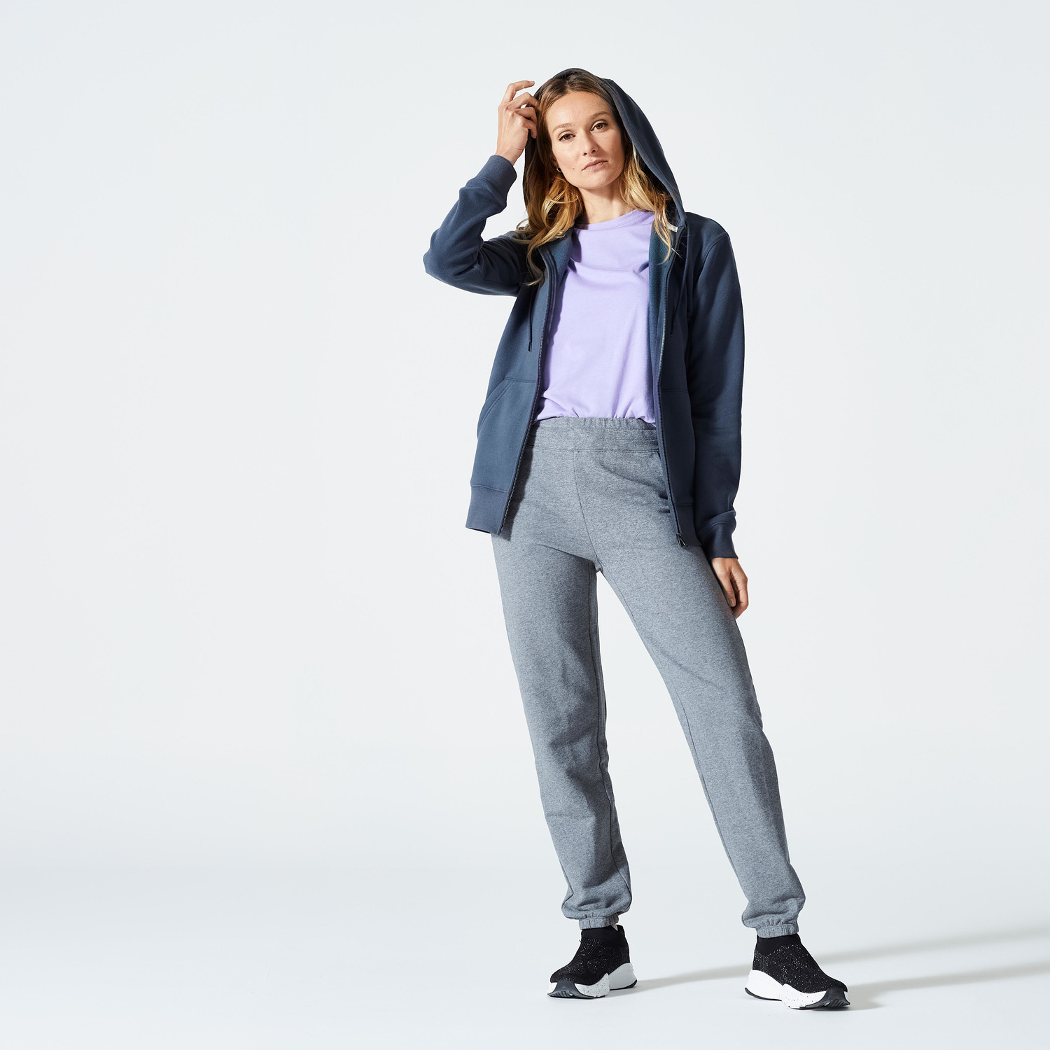Dámska mikina 500 Essentials na fitness so zipsom a kapucňou sivá