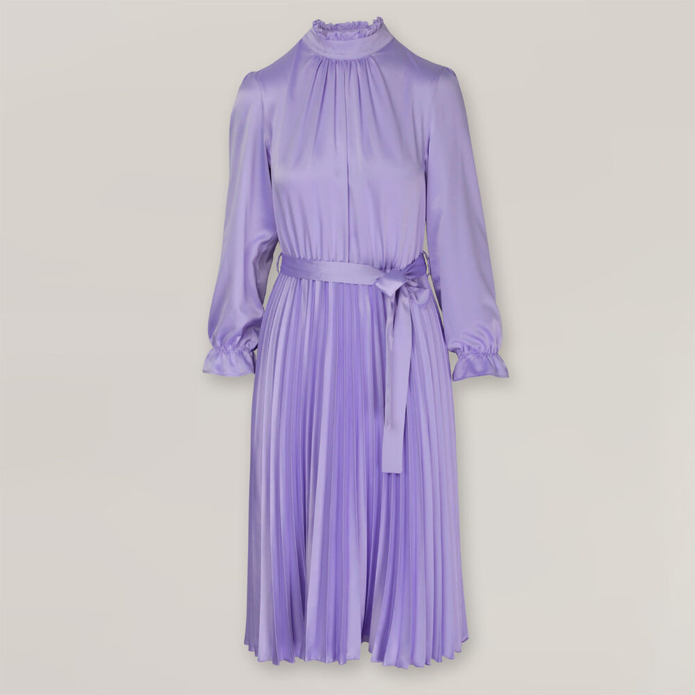 Plisované šaty levanduľovej farby s jemným leskom 15530