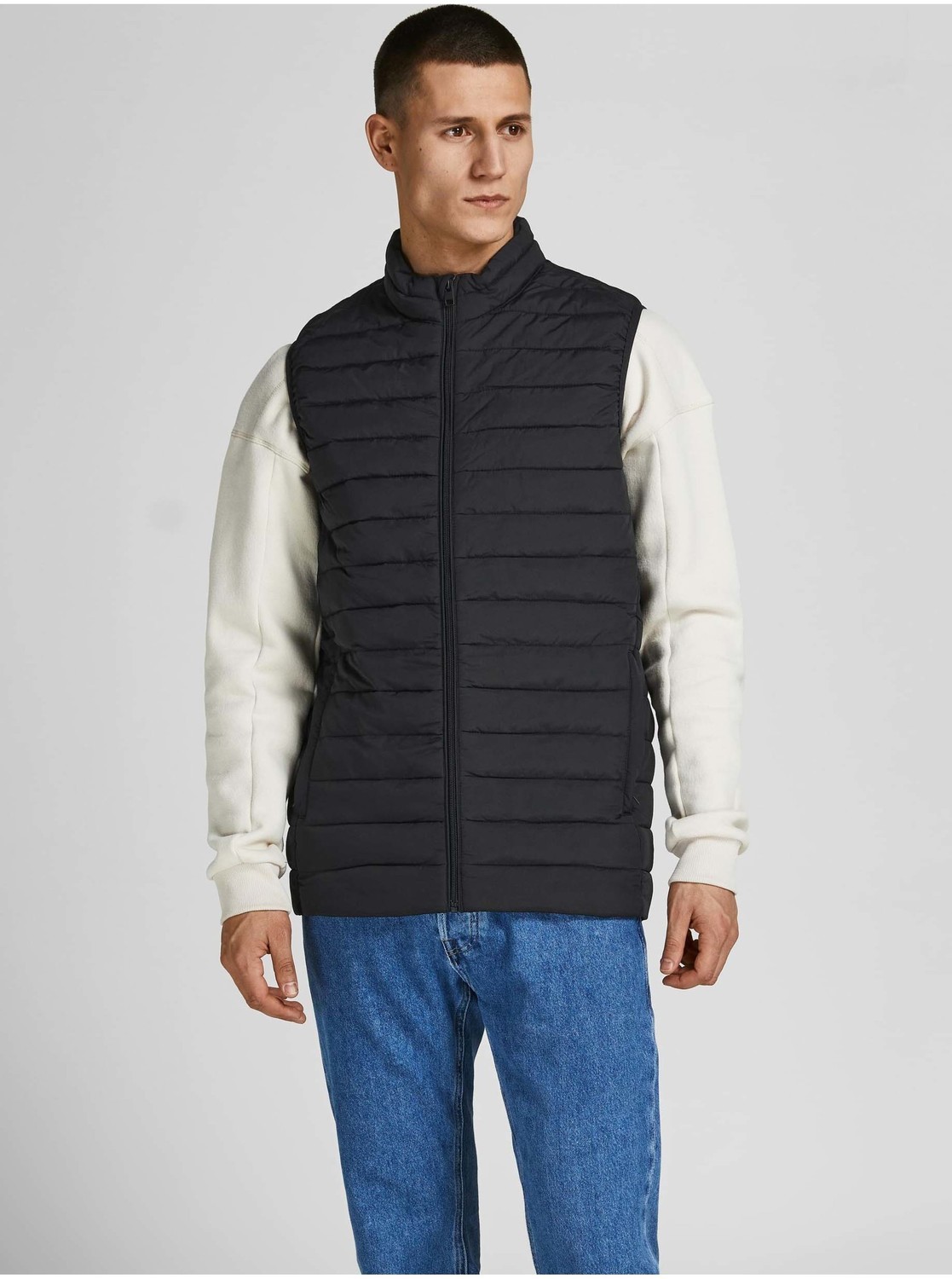 Čierna prešívaná vesta Jack & Jones