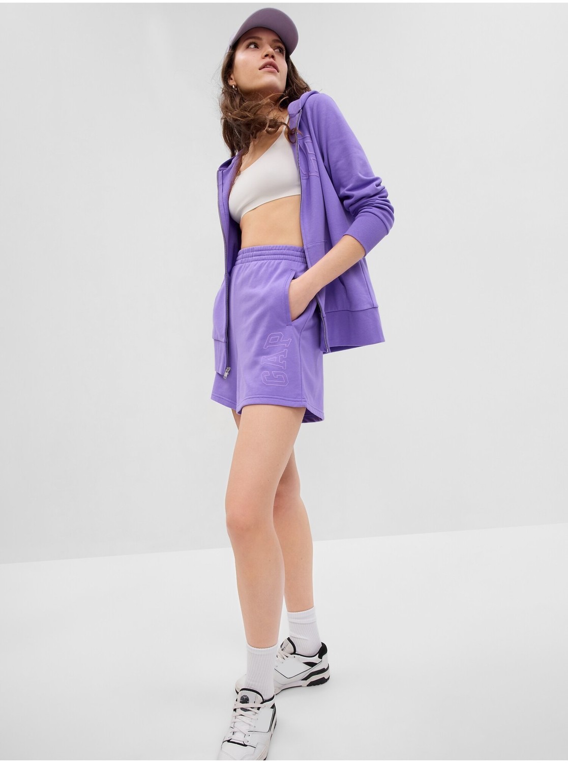 Fialové dámske teplákové šortky GAP