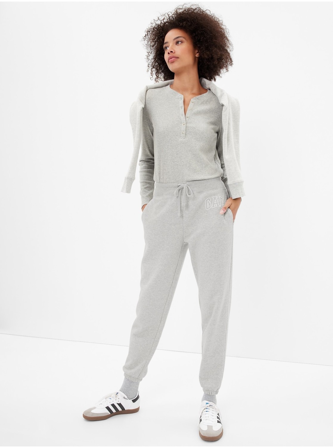 Svetlošedé dámske tepláky GAP