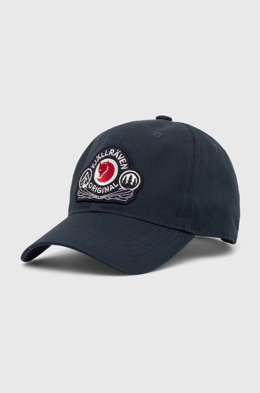Šiltovka Fjallraven Classic Badge Cap F86979 555 tmavomodrá farba, s nášivkou