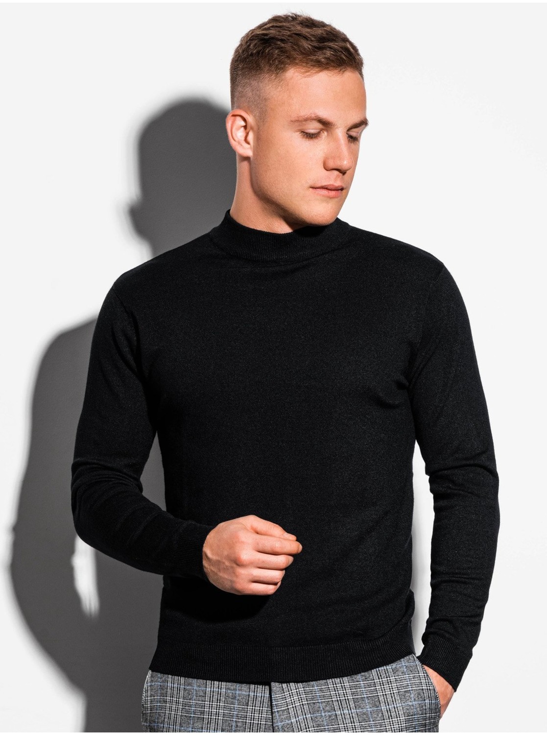 Čierny pánsky sveter Ombre Clothing