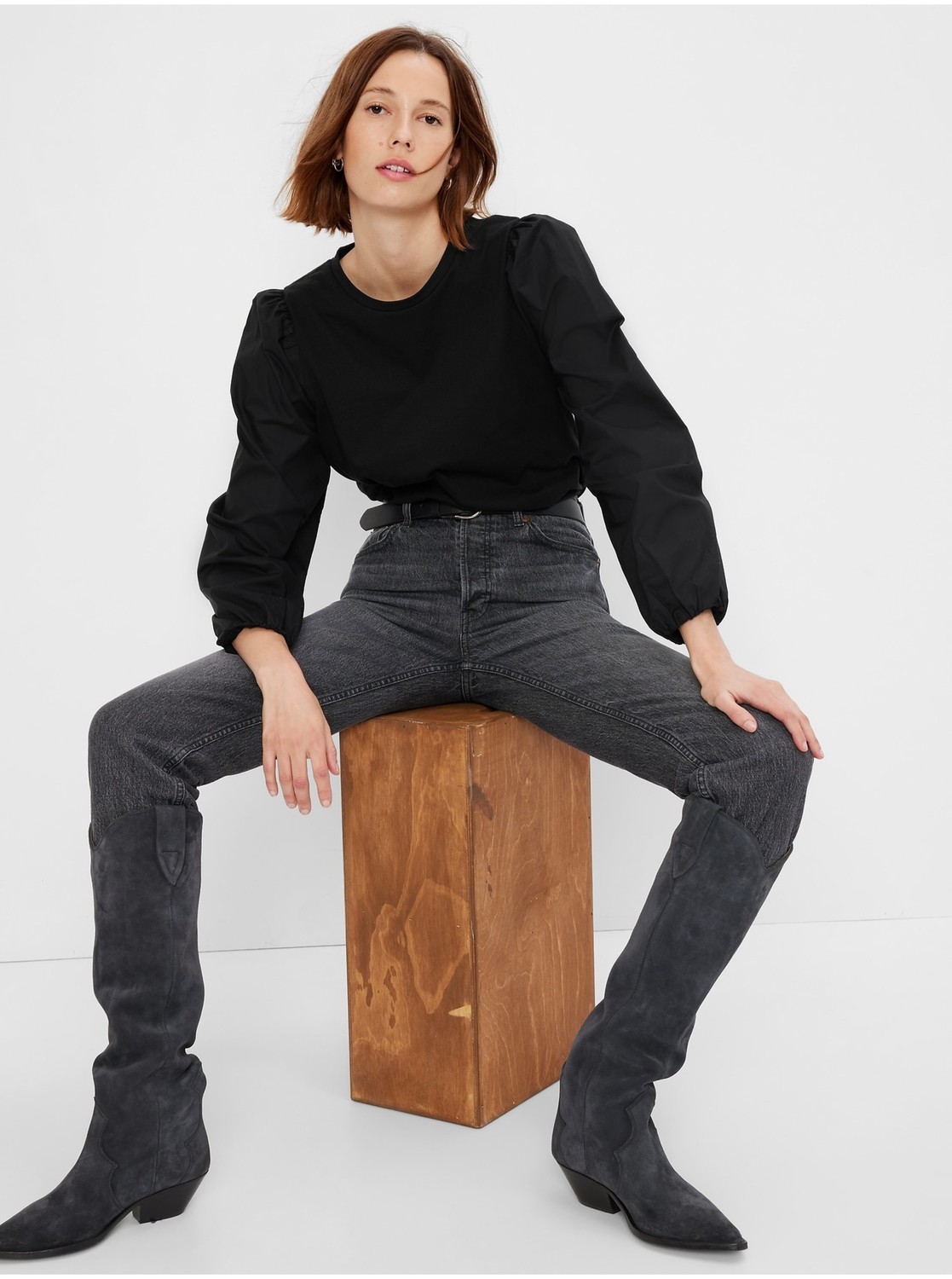 Čierna dámska halenka s naberaným rukávom GAP