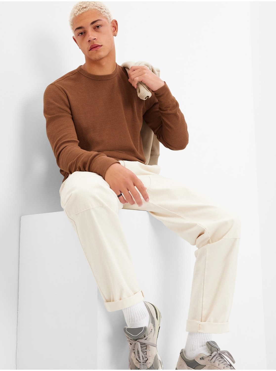 Hnedé pánske tričko GAP