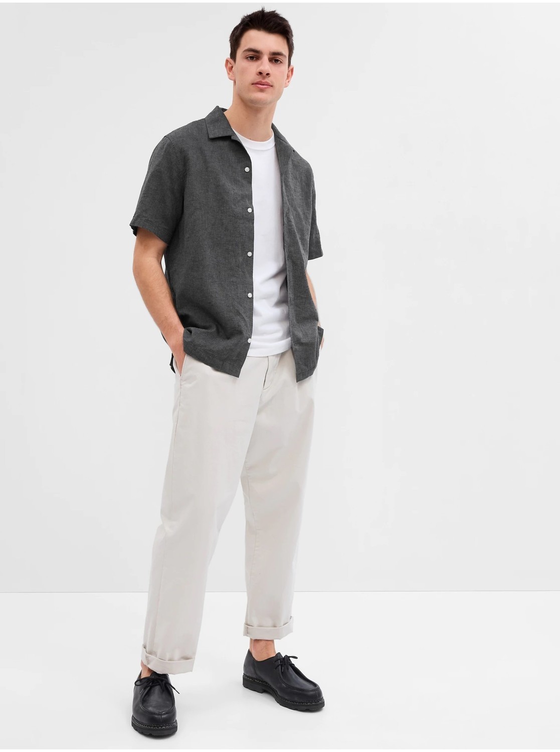 Tmavošedá pánska košeľa s krátkym rukávom GAP