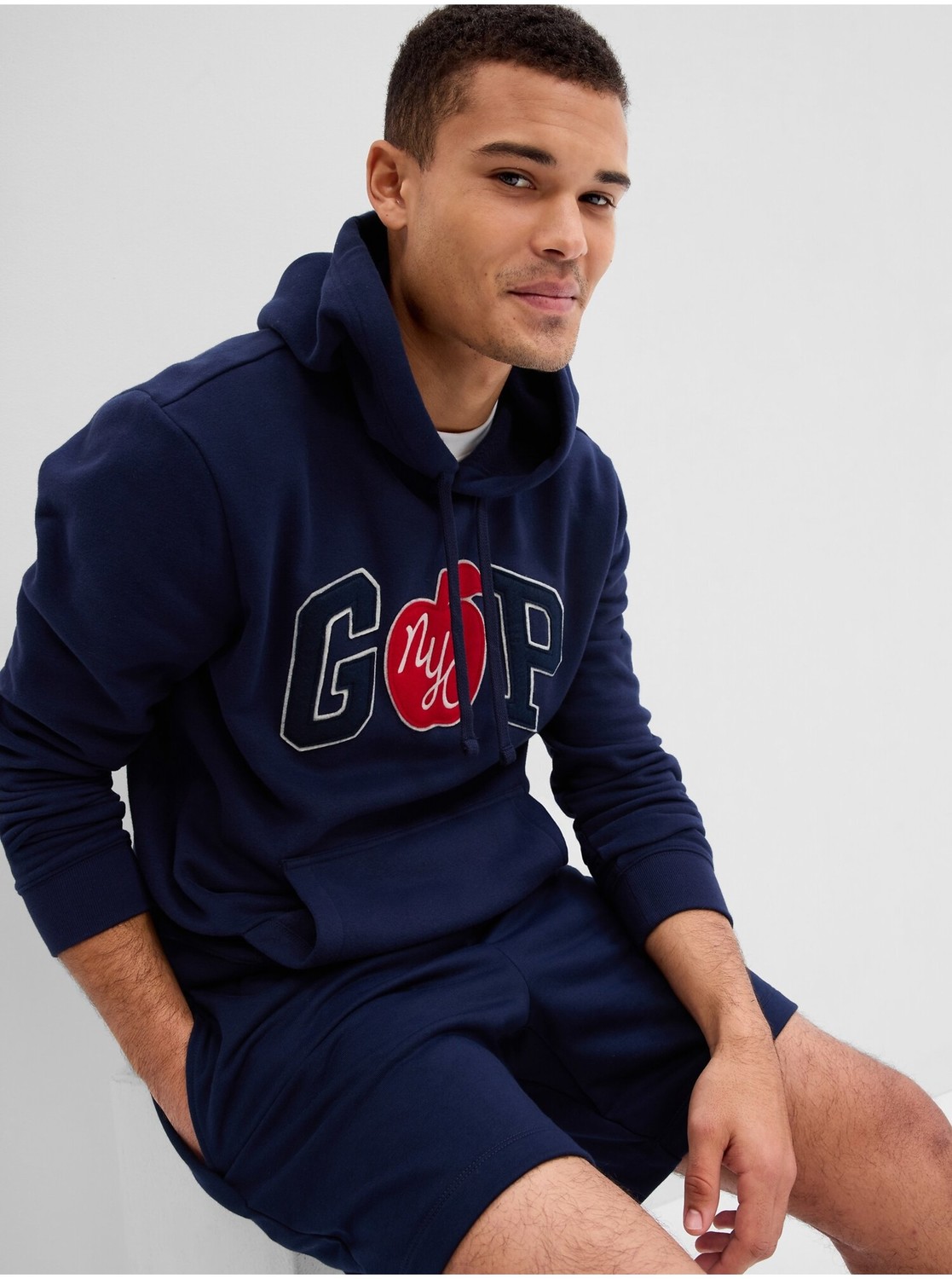 Tmavomodrá pánska mikina s logom GAP