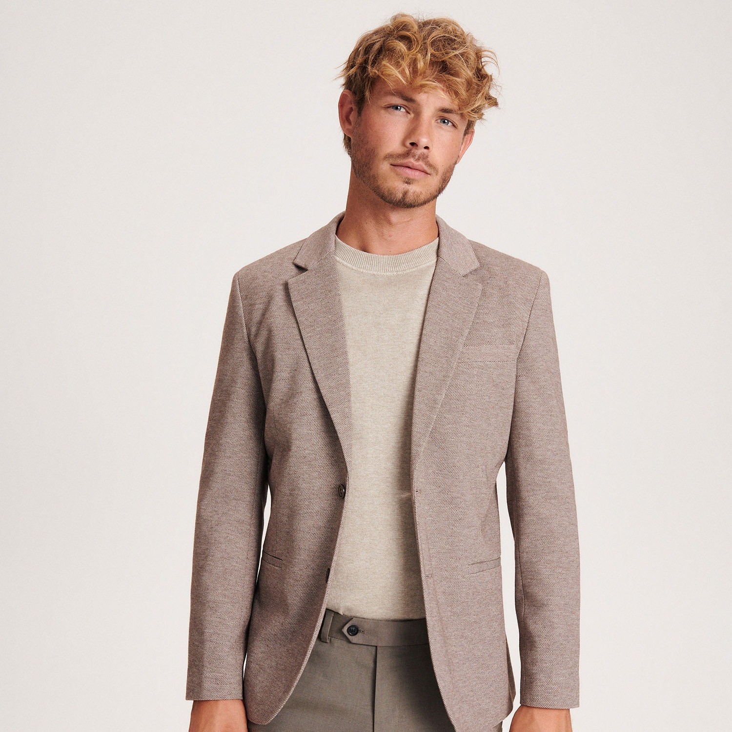 Reserved - Blejzer slim fit - Hnědá