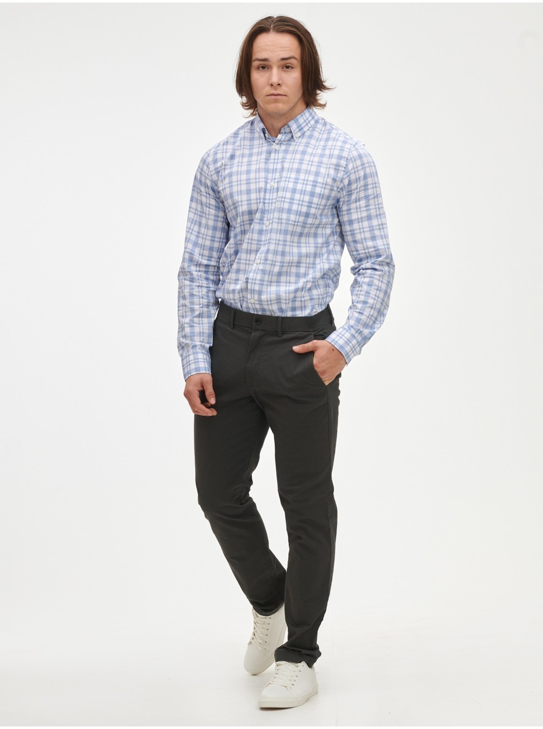 Nohavice modern khakis in slim fit with GapFlex Čierna