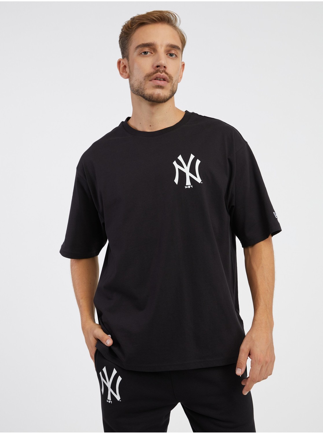Čierne pánske oversize tričko New Era Neyyan