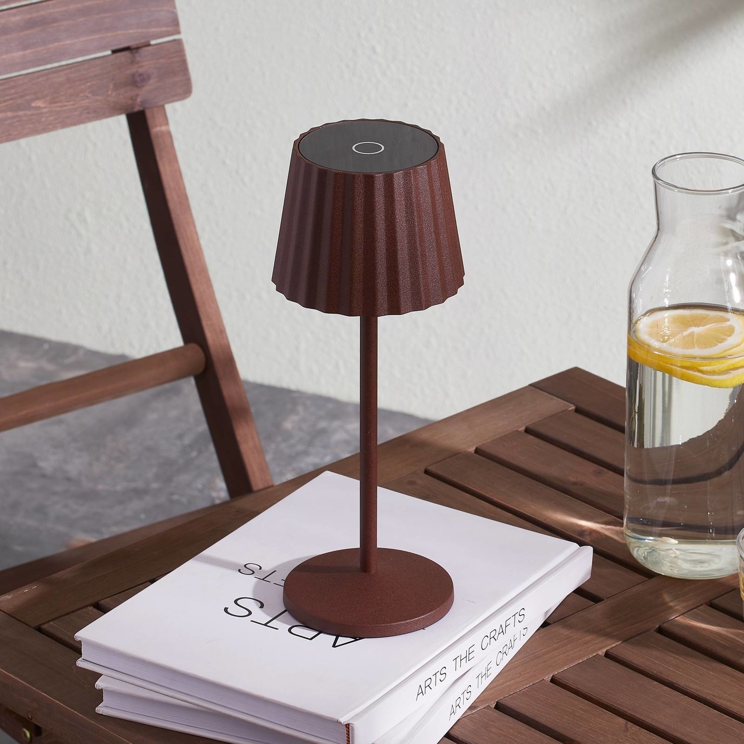 Lindby Esali LED lampa s batériou, vínovočervená