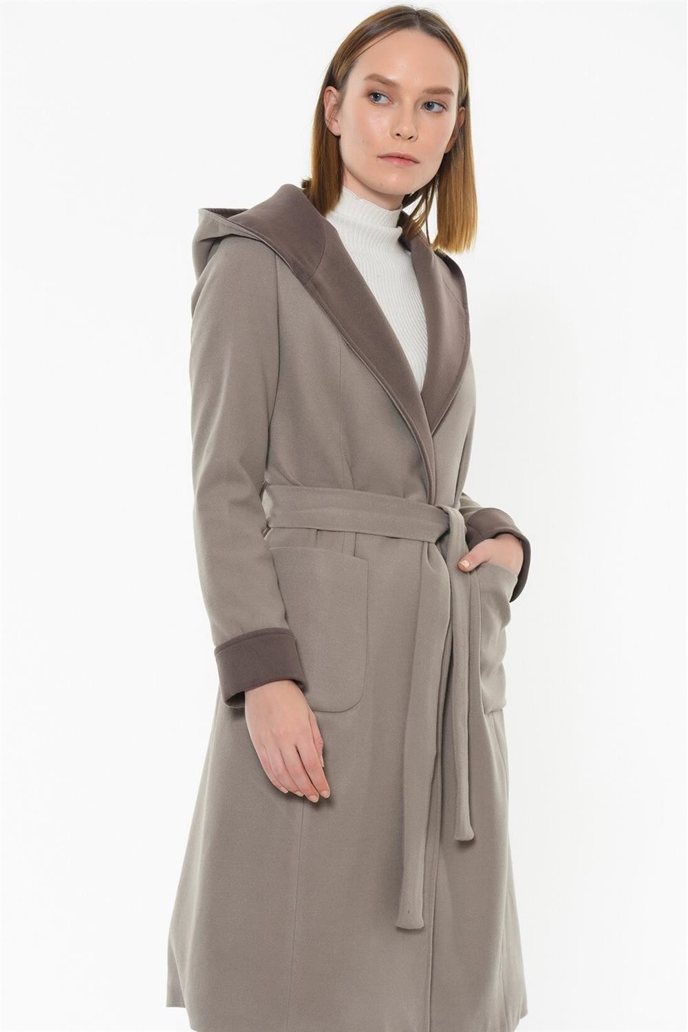 Z6422 DEWBERRY WOMEN'S COAT-PLAIN BEIGE